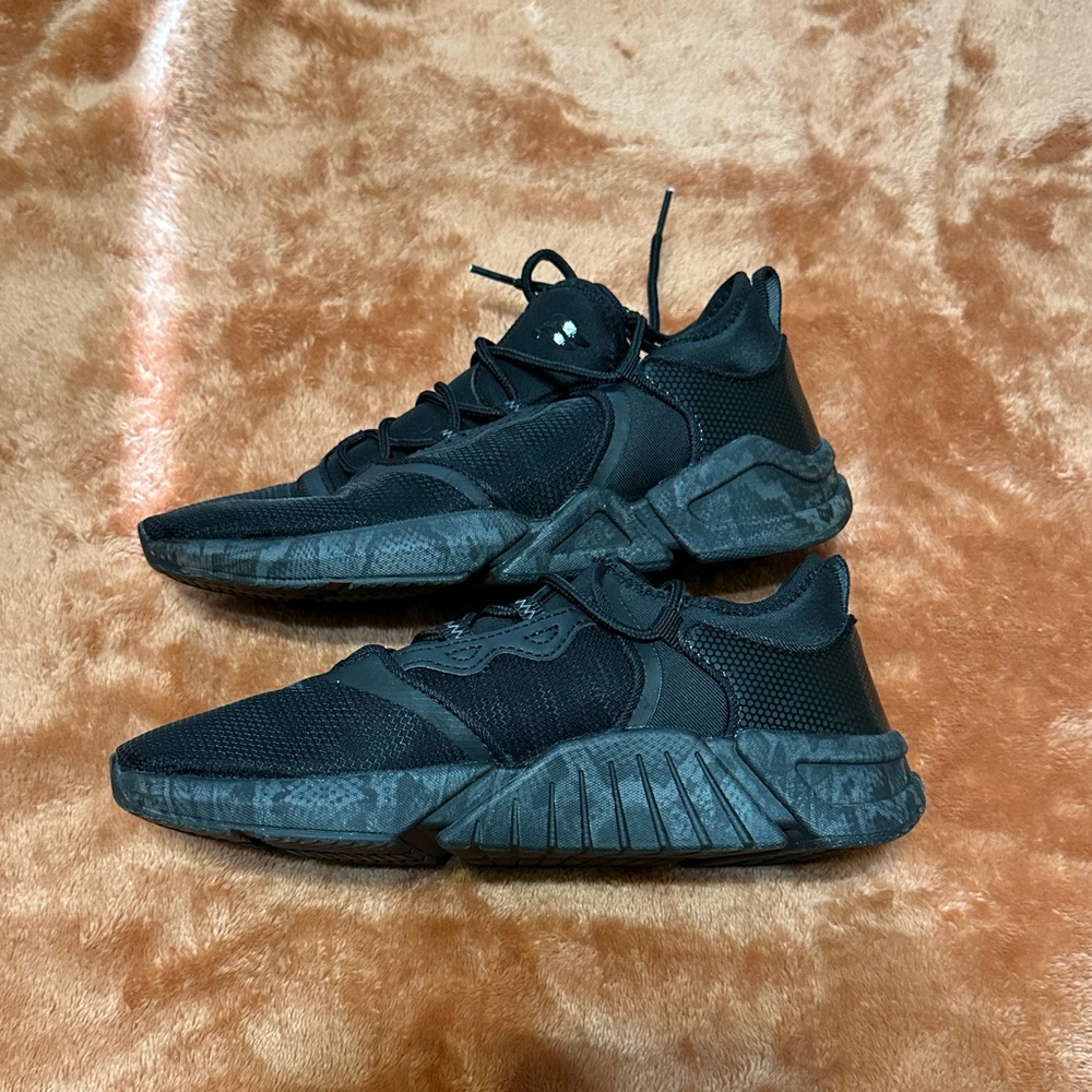 BNIB. Fabletics Black/Raincloud Cambria Performance Sneaker Women’s Size 8